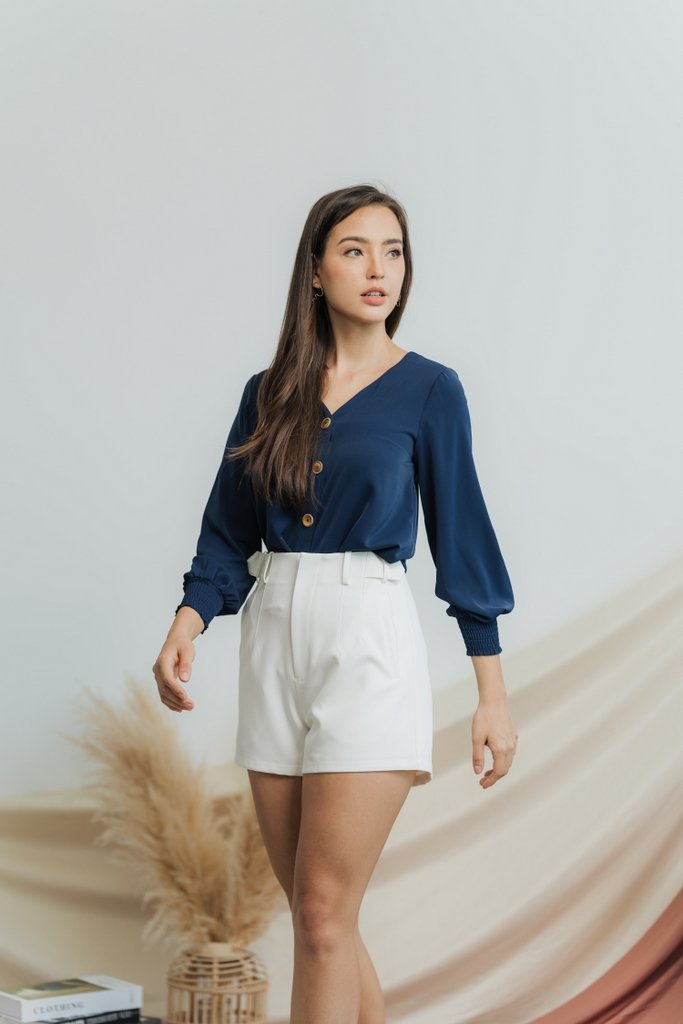 Pauline Pocket Shorts in White (XS)