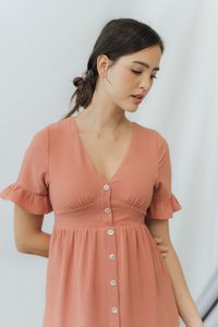 Sheron Empire Button Maxi Dress in Peach (XS)