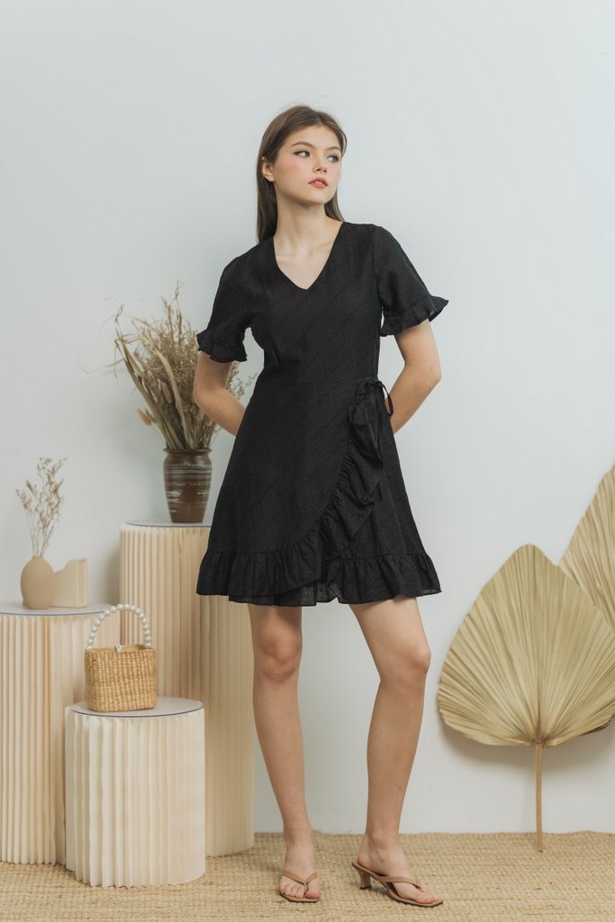 Jessica Textured Signature Ruffles Dress in Black (XS)