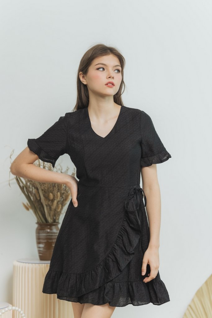 Jessica Textured Signature Ruffles Dress in Black (XS)