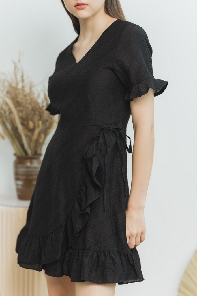 Jessica Textured Signature Ruffles Dress in Black (XS)