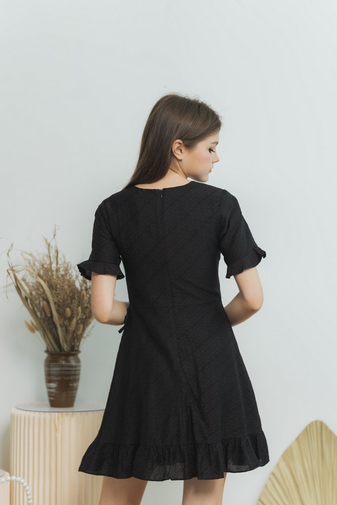 Jessica Textured Signature Ruffles Dress in Black (XS)
