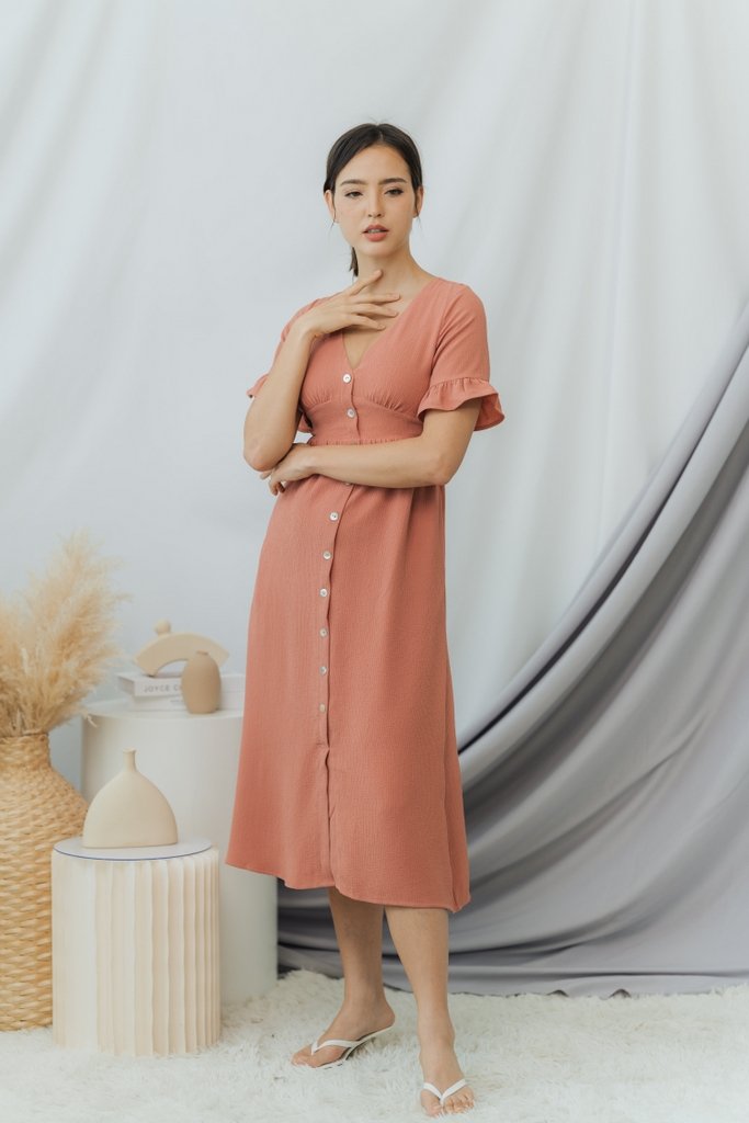Sheron Empire Button Maxi Dress in Peach (XS)