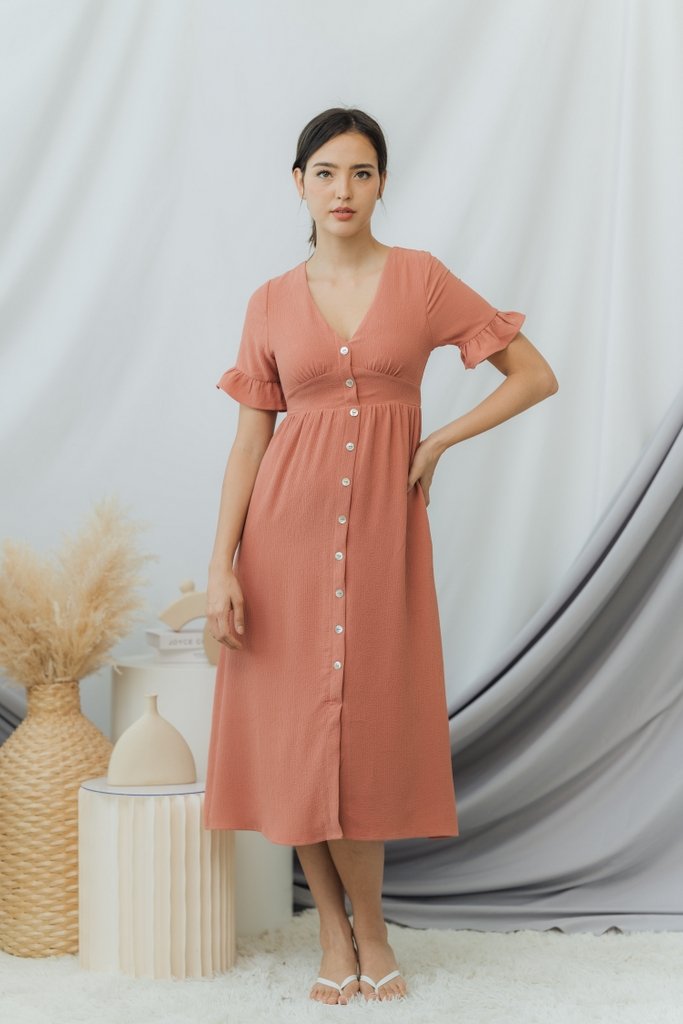Sheron Empire Button Maxi Dress in Peach (XS)