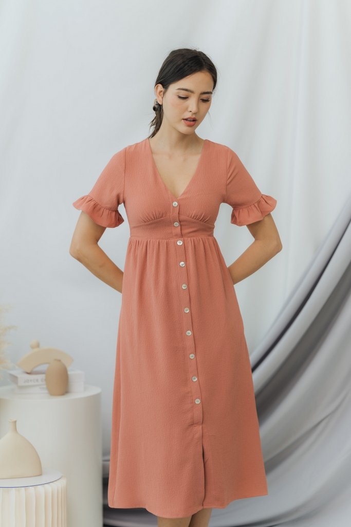 Sheron Empire Button Maxi Dress in Peach (XS)