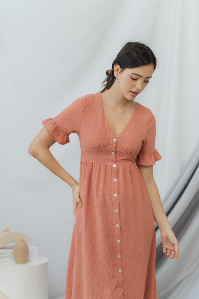 Sheron Empire Button Maxi Dress in Peach (XS)