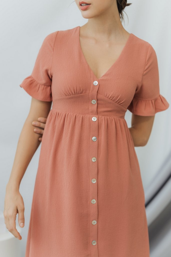 Sheron Empire Button Maxi Dress in Peach (XS)