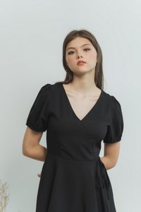 Ally V Neck Dress in Black (XS)