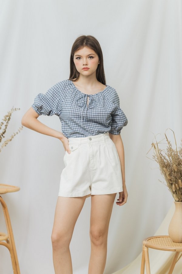 Emilyn Pocket Denim Shorts in White (XS)