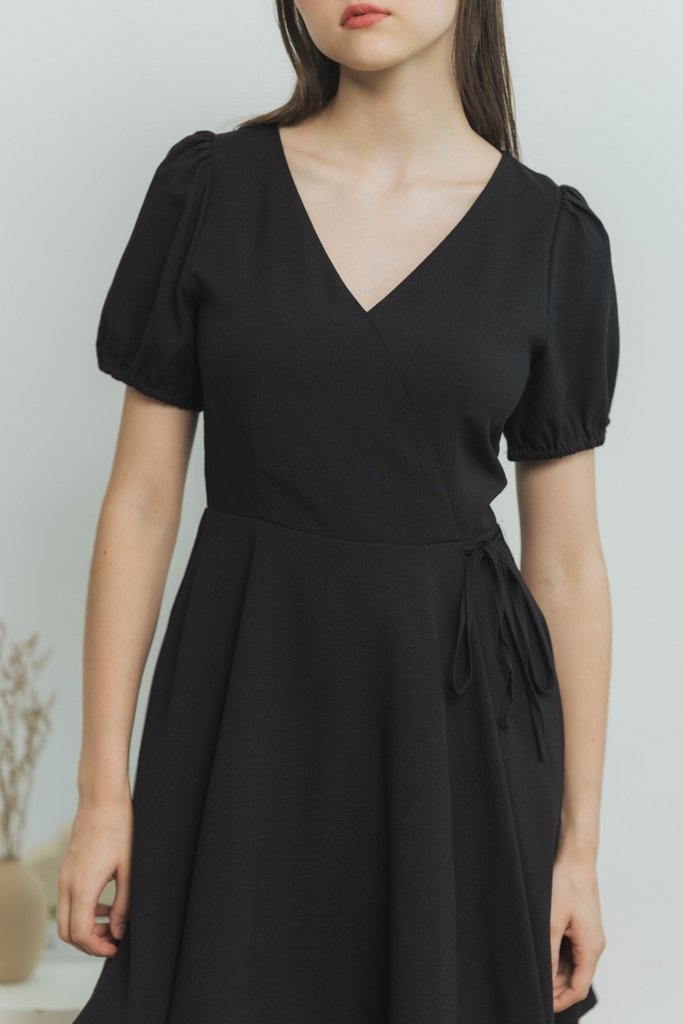Ally V Neck Dress in Black (XS)