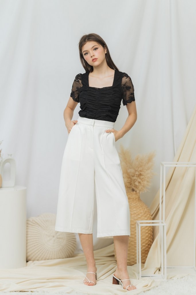 Kody Ruched Floral Laced Top in Black (XS)
