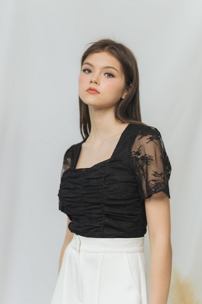 Kody Ruched Floral Laced Top in Black (XS)