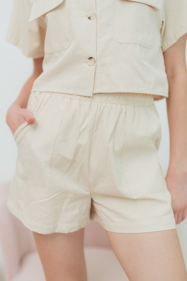 Anna Elasticised Pocket Shorts in Cream