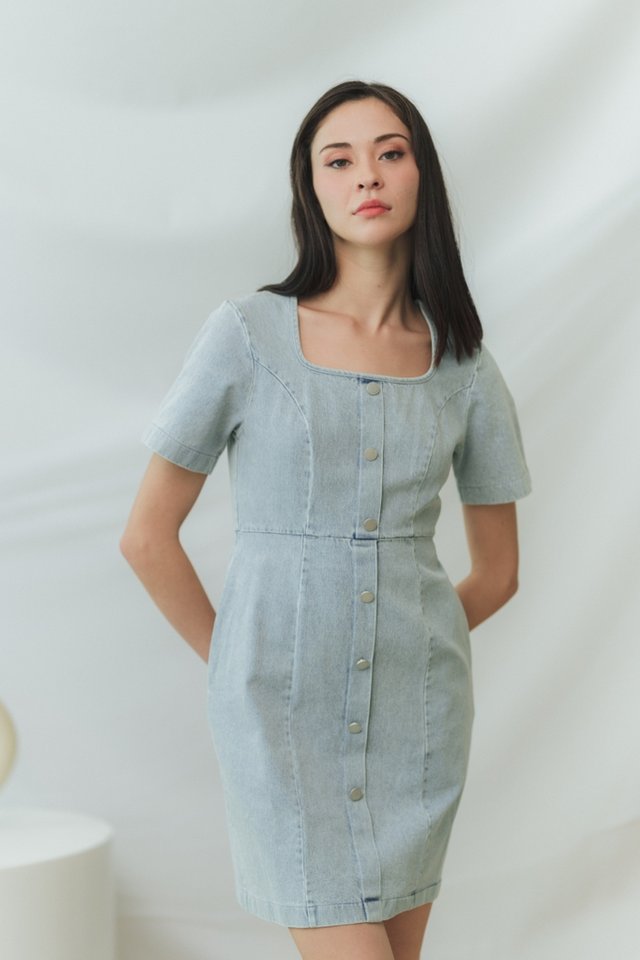 Miette Denim Button Dress in Light Wash (XS)