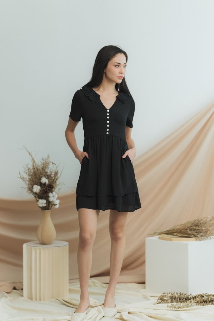 Wendy Eyelet Collar Dress in Black (XS)