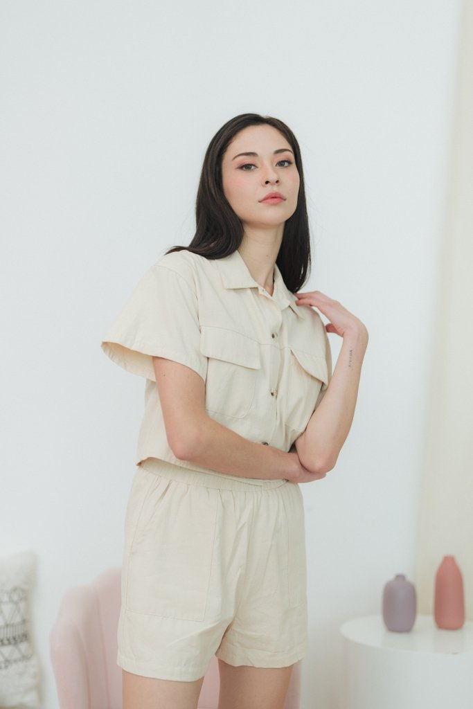 Anna Elasticised Pocket Shorts in Cream
