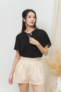 Amelyn Double Button Shorts in Cream (XS)