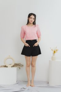 Jana Double Pocket High Waisted Shorts in Black (XS)