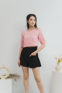 Jana Double Pocket High Waisted Shorts in Black (XS)
