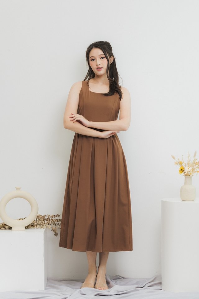 Ethel Square Neck Maxi Dress in Brown 