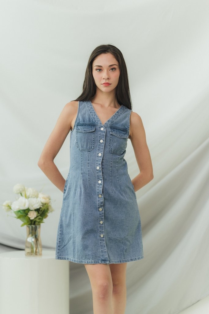 Gale Denim Dress in Mid-Wash (XXL)