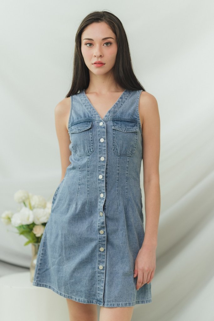 Gale Denim Dress in Mid-Wash (XXL)