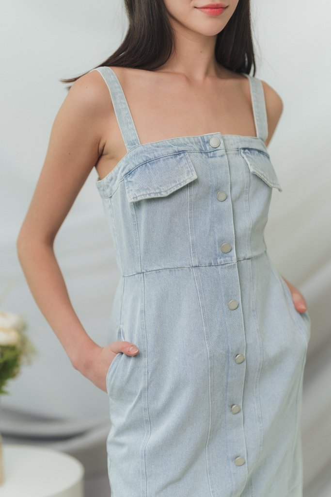 Esta Denim Button Dress in Light Wash (XS)