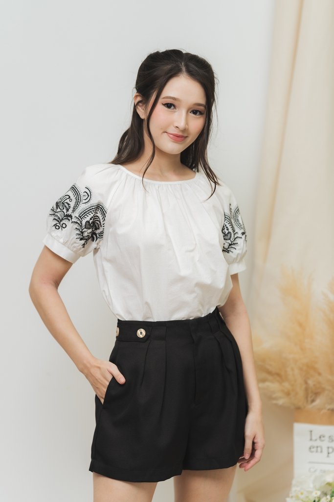 Amelyn Double Button Shorts in Black (XS)