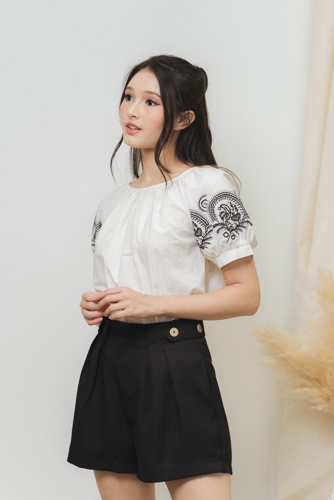 Amelyn Double Button Shorts in Black (XS)