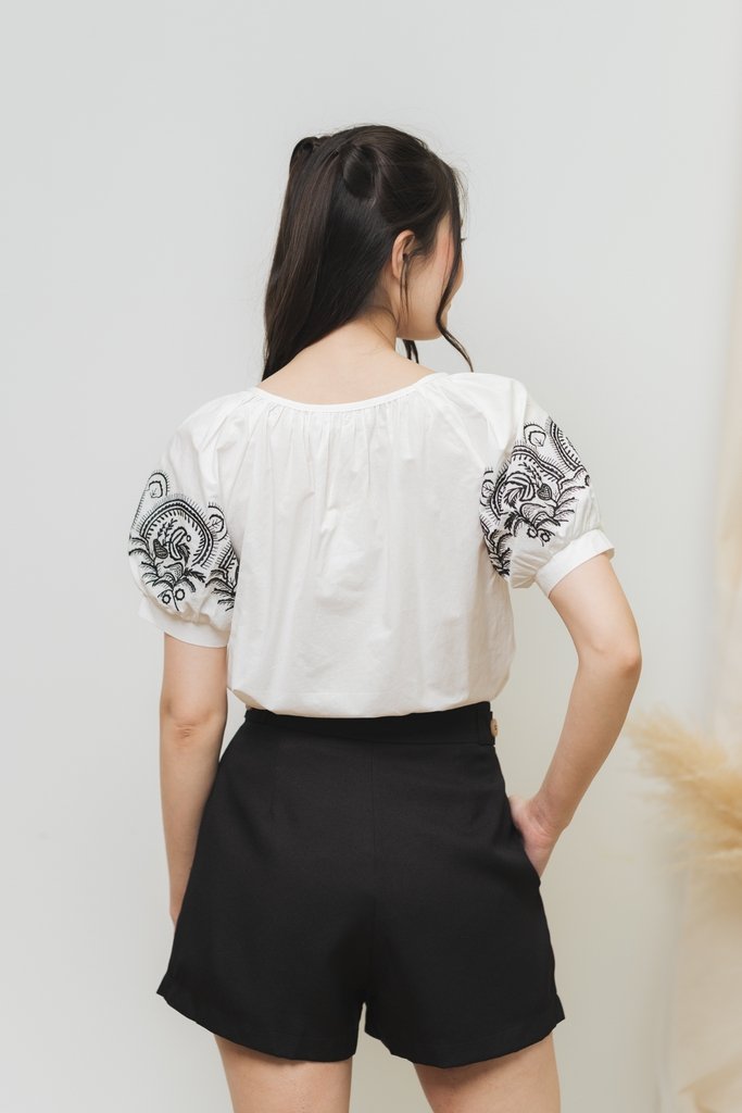 Amelyn Double Button Shorts in Black (XS)