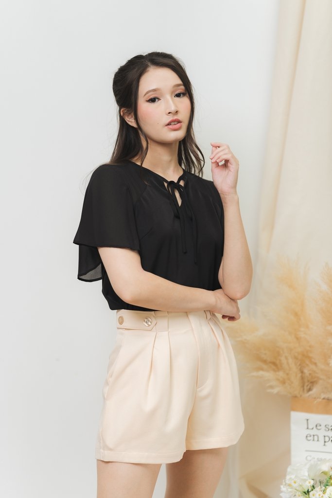 Amelyn Double Button Shorts in Cream (XS)