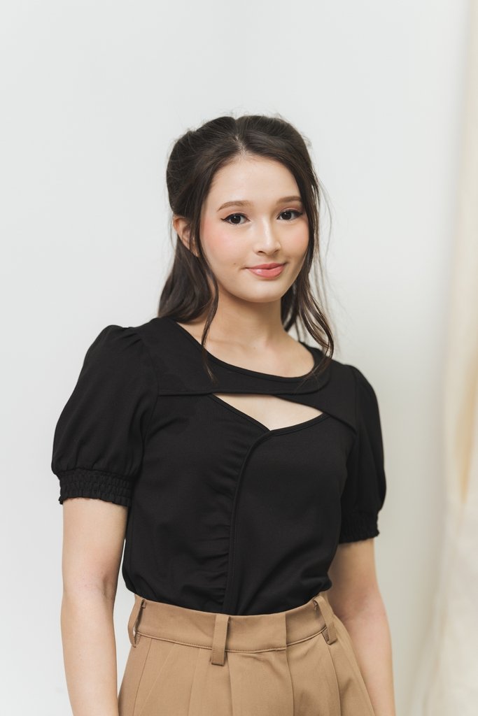 Shona Front Cut Out Top in Black (XS)