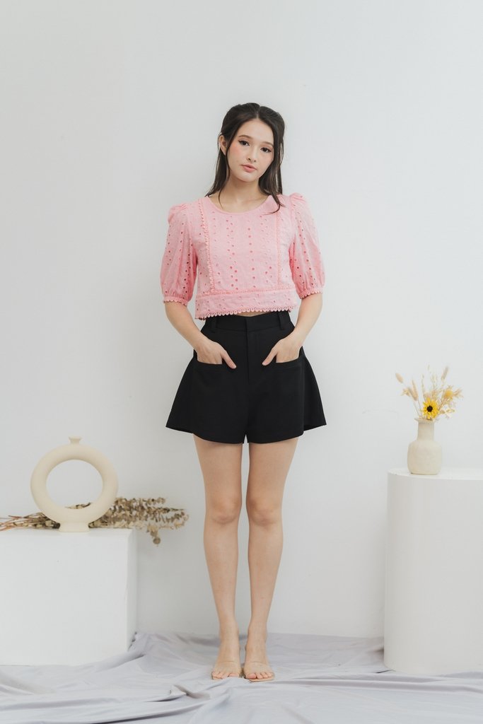 Jana Double Pocket High Waisted Shorts in Black (XS)