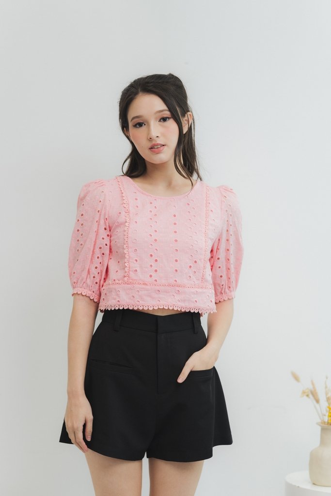 Jana Double Pocket High Waisted Shorts in Black (XS)