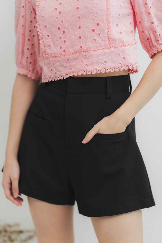 Jana Double Pocket High Waisted Shorts in Black (XS)