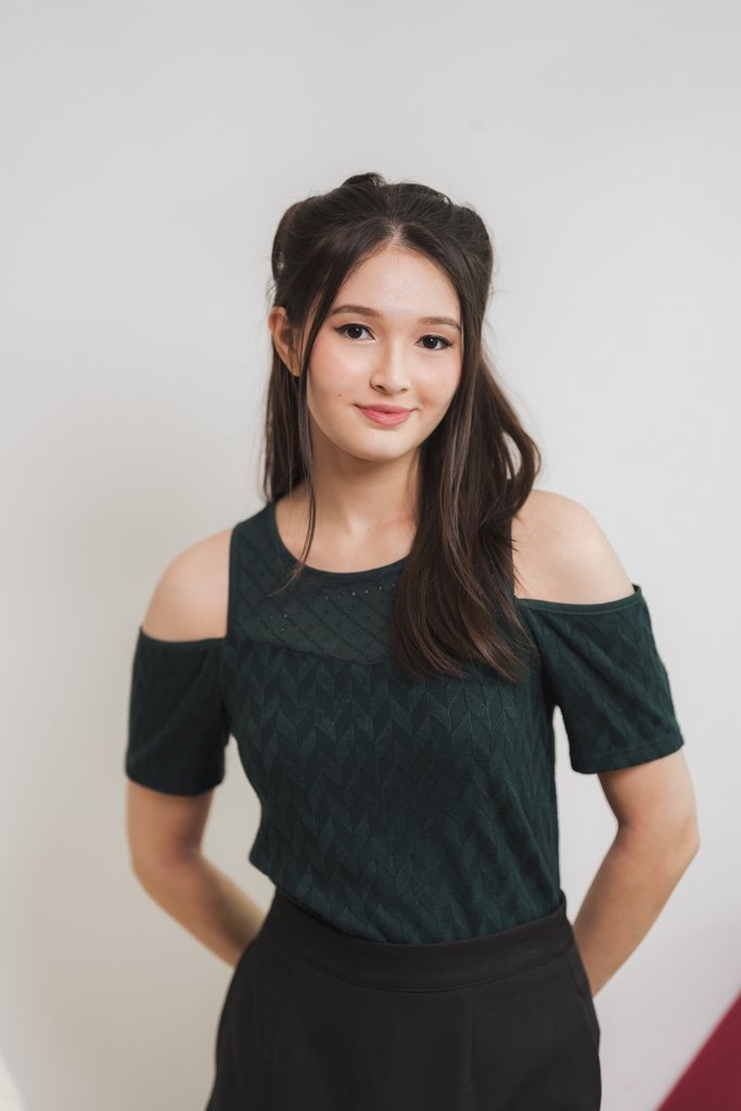 Mila Knit Eyelet Cold Shoulder Top in Emerald (XS)