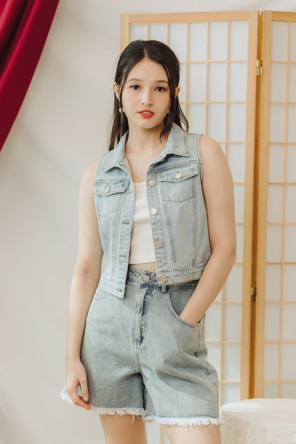 Gemma Frayed Hem Bermuda in Denim (XS)
