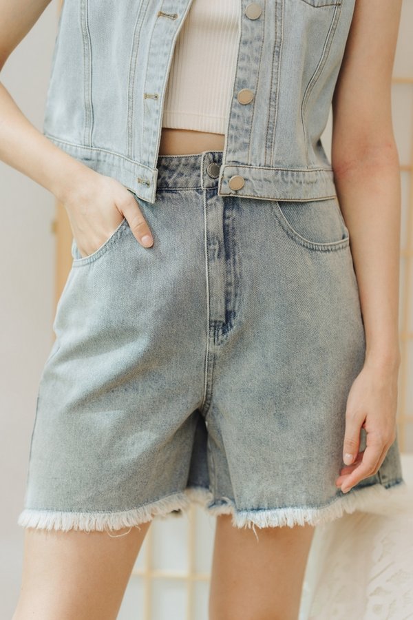 Gemma Frayed Hem Bermuda in Denim (XS)