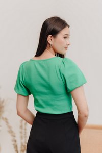 Janelia Ribbed Puffed Sleeves Top in Kelly Green